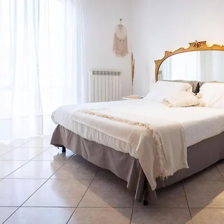 Marche Full Experience-apartments شقة *